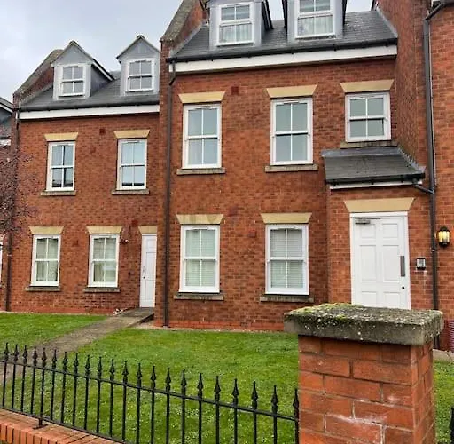Luxury Town Centre Apartment Walking Distance To Rsc Theatre